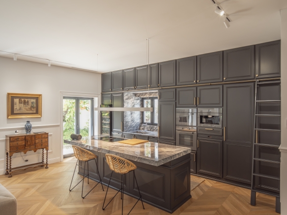 Contemporary Luxury in Estoril