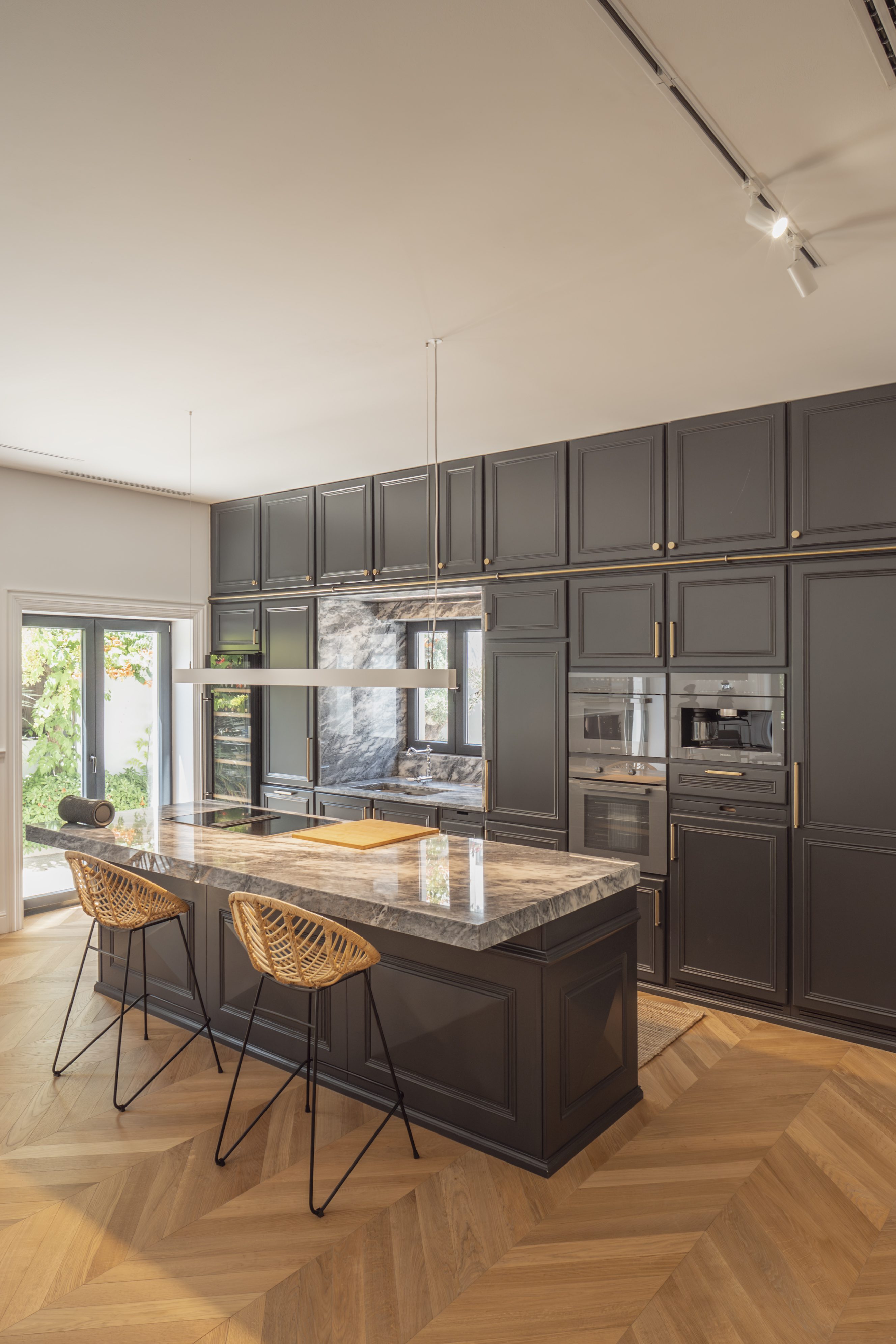 Contemporary Luxury in Estoril