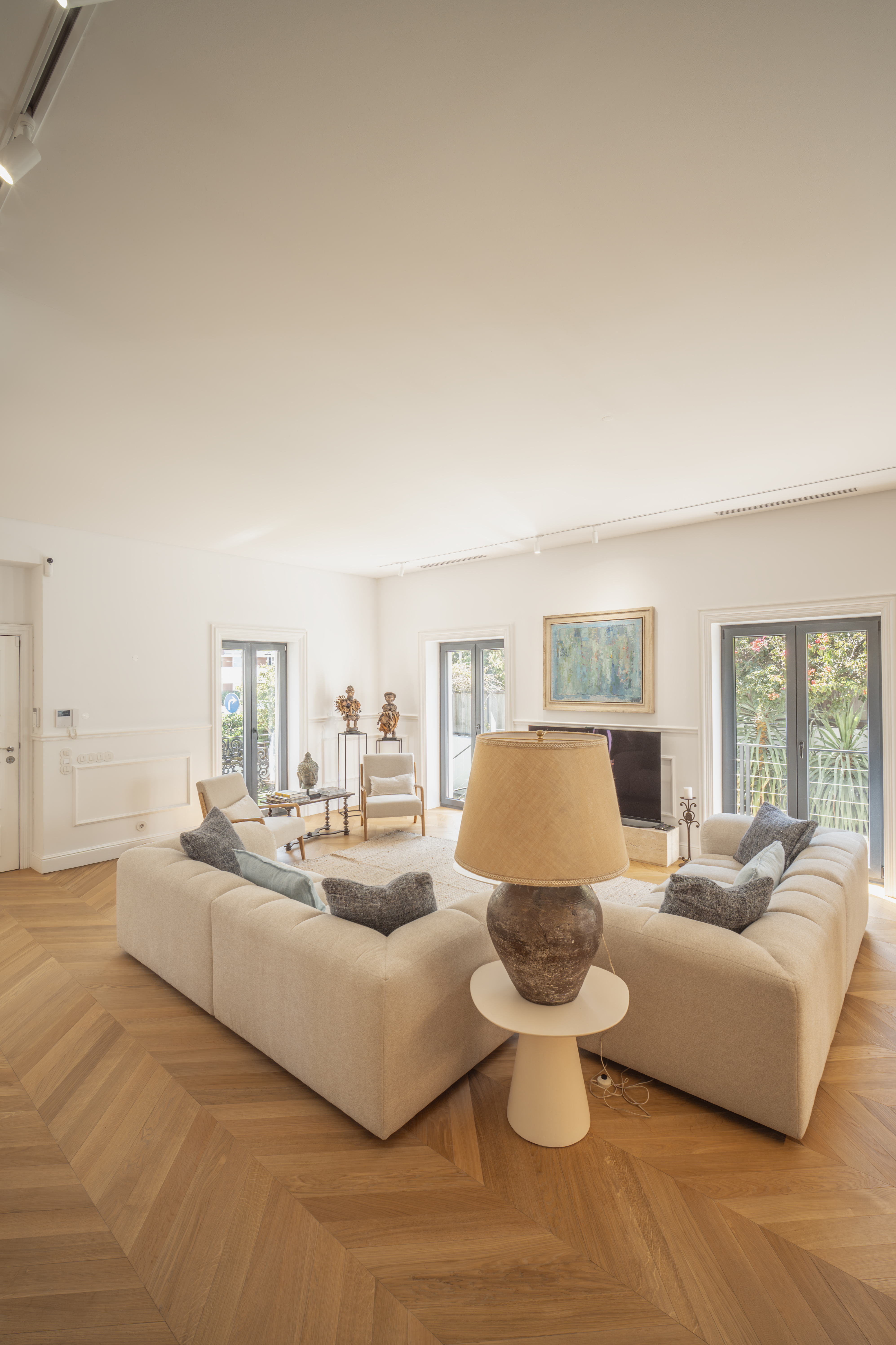 Contemporary Luxury in Estoril