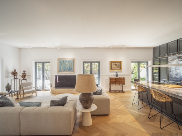 Contemporary Luxury in Estoril