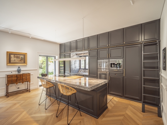 Contemporary Luxury in Estoril