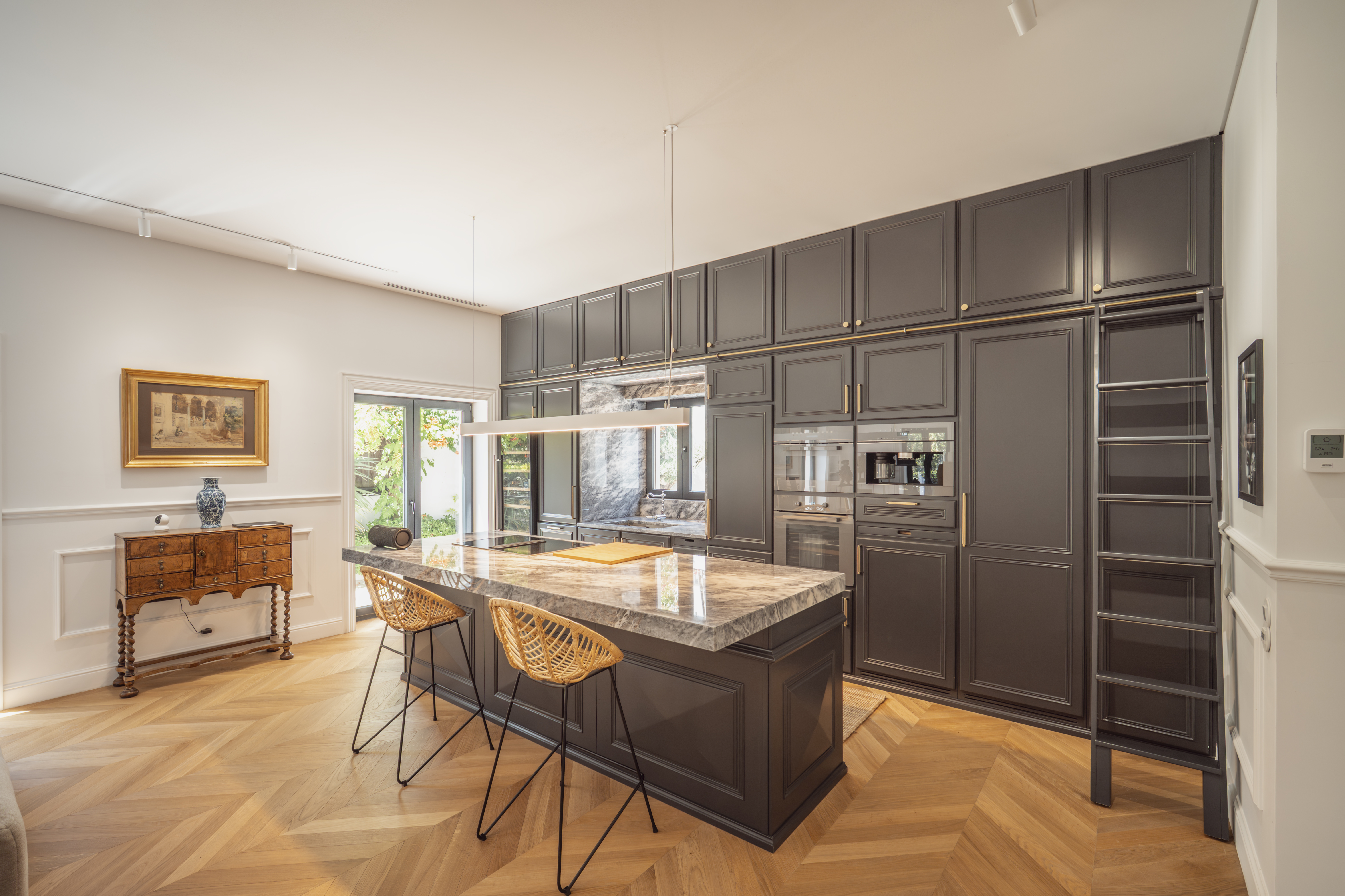 Contemporary Luxury in Estoril