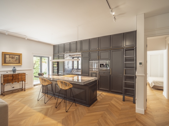 Contemporary Luxury in Estoril