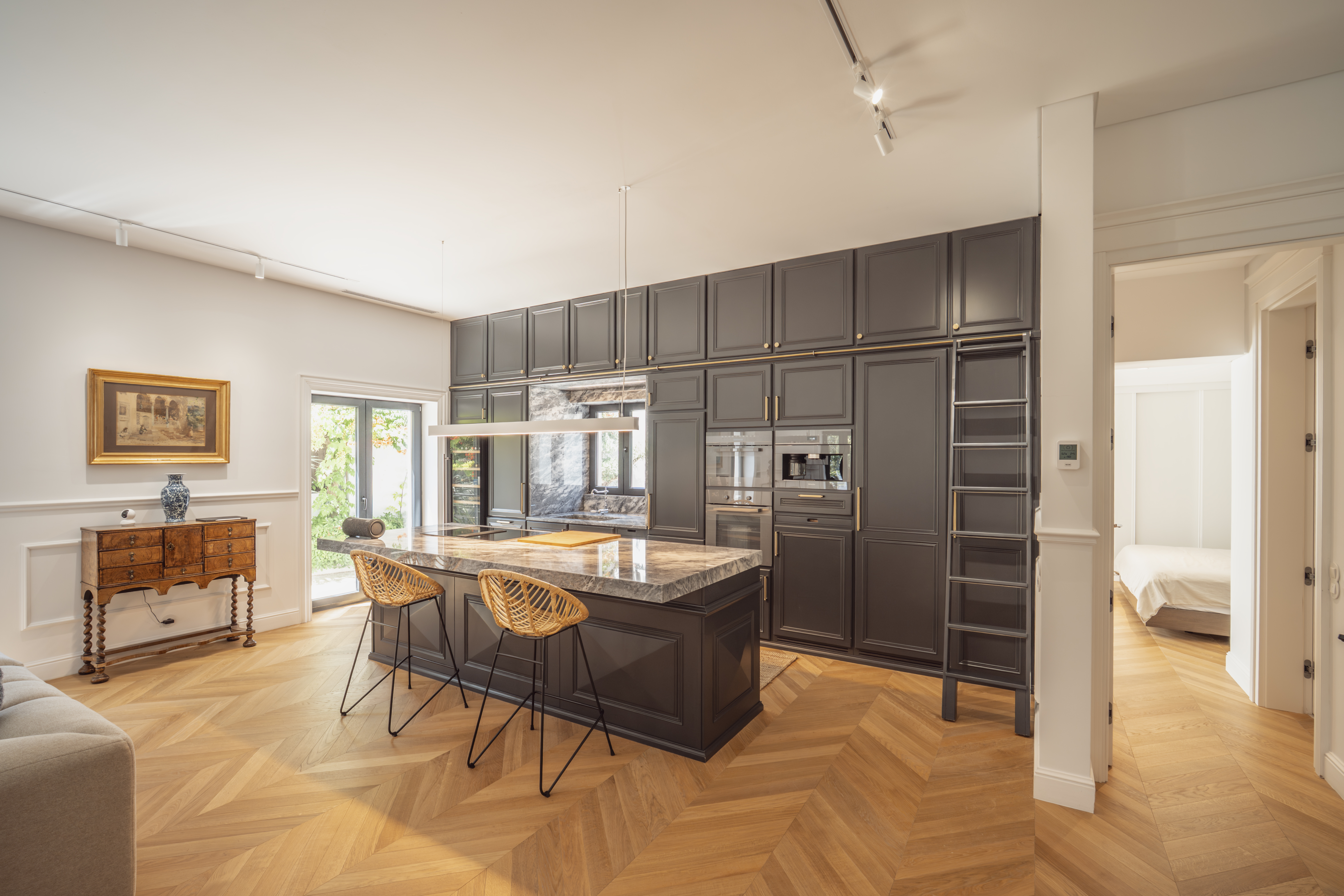 Contemporary Luxury in Estoril