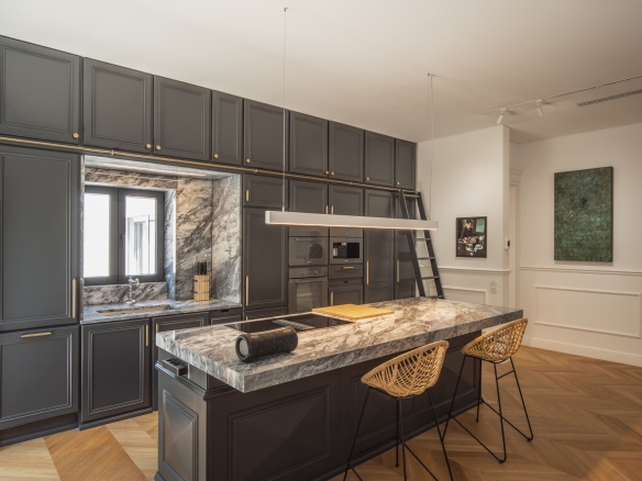 Contemporary Luxury in Estoril