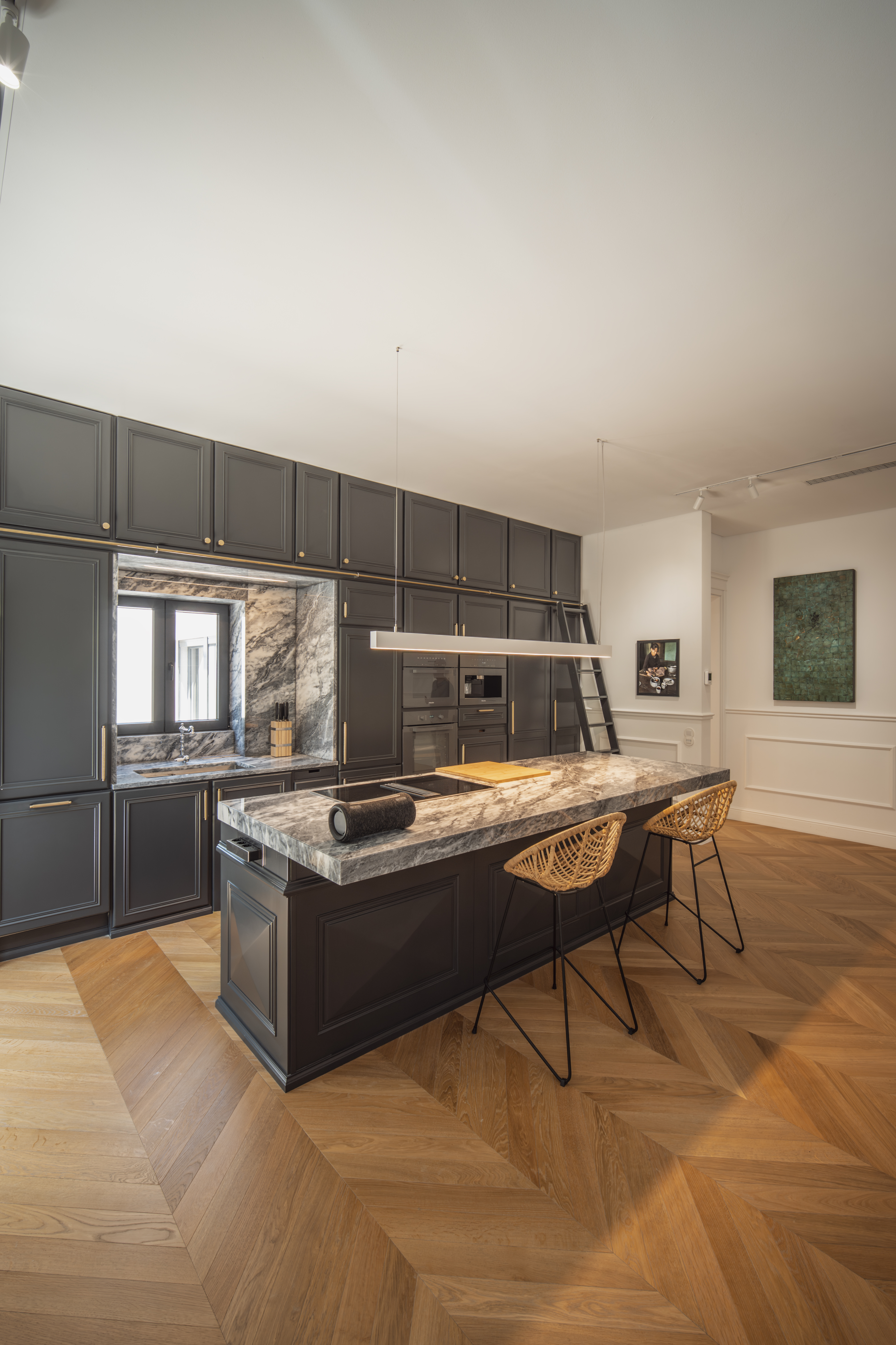 Contemporary Luxury in Estoril