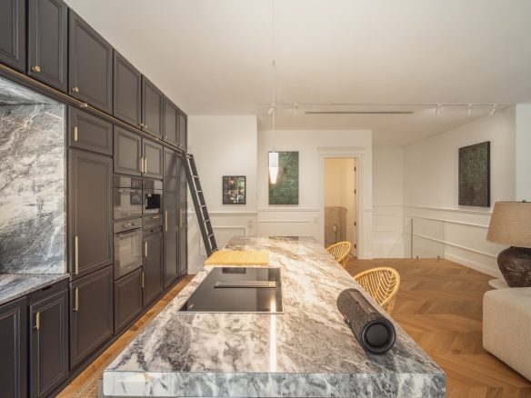 Contemporary Luxury in Estoril