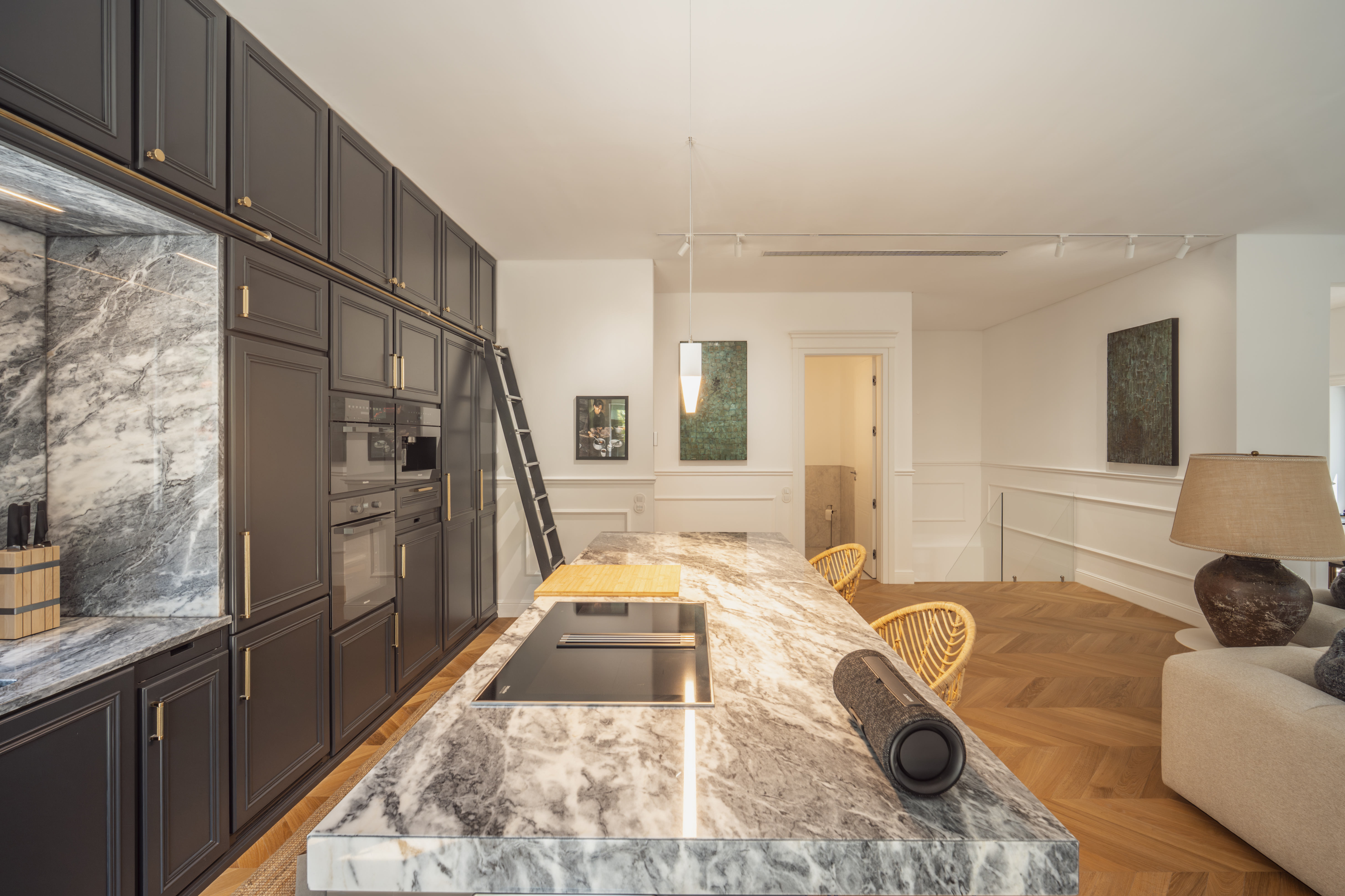 Contemporary Luxury in Estoril