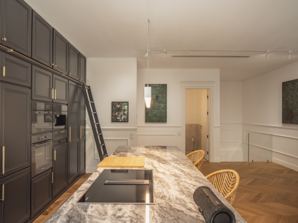 Contemporary Luxury in Estoril