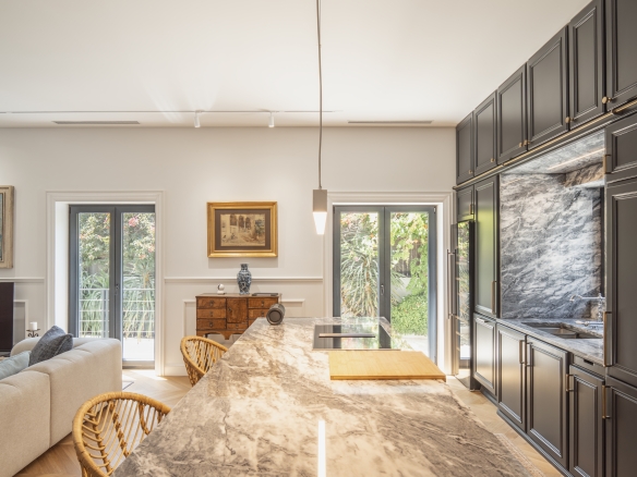 Contemporary Luxury in Estoril