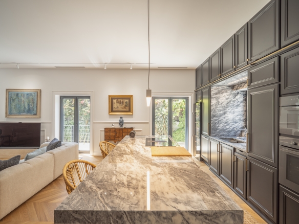 Contemporary Luxury in Estoril