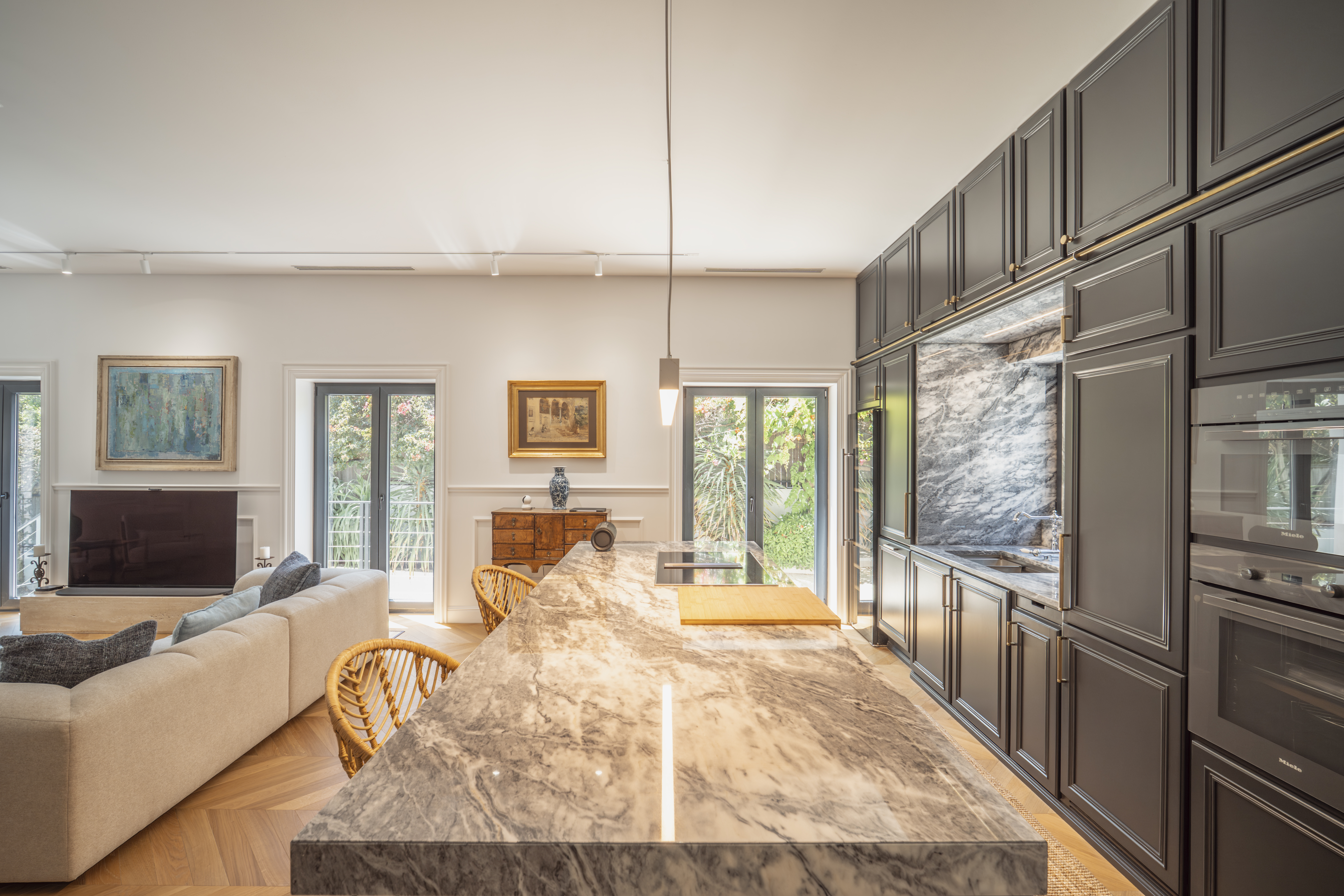 Contemporary Luxury in Estoril