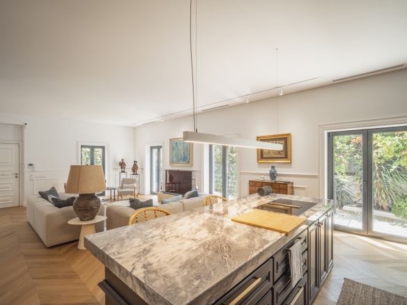 Contemporary Luxury in Estoril