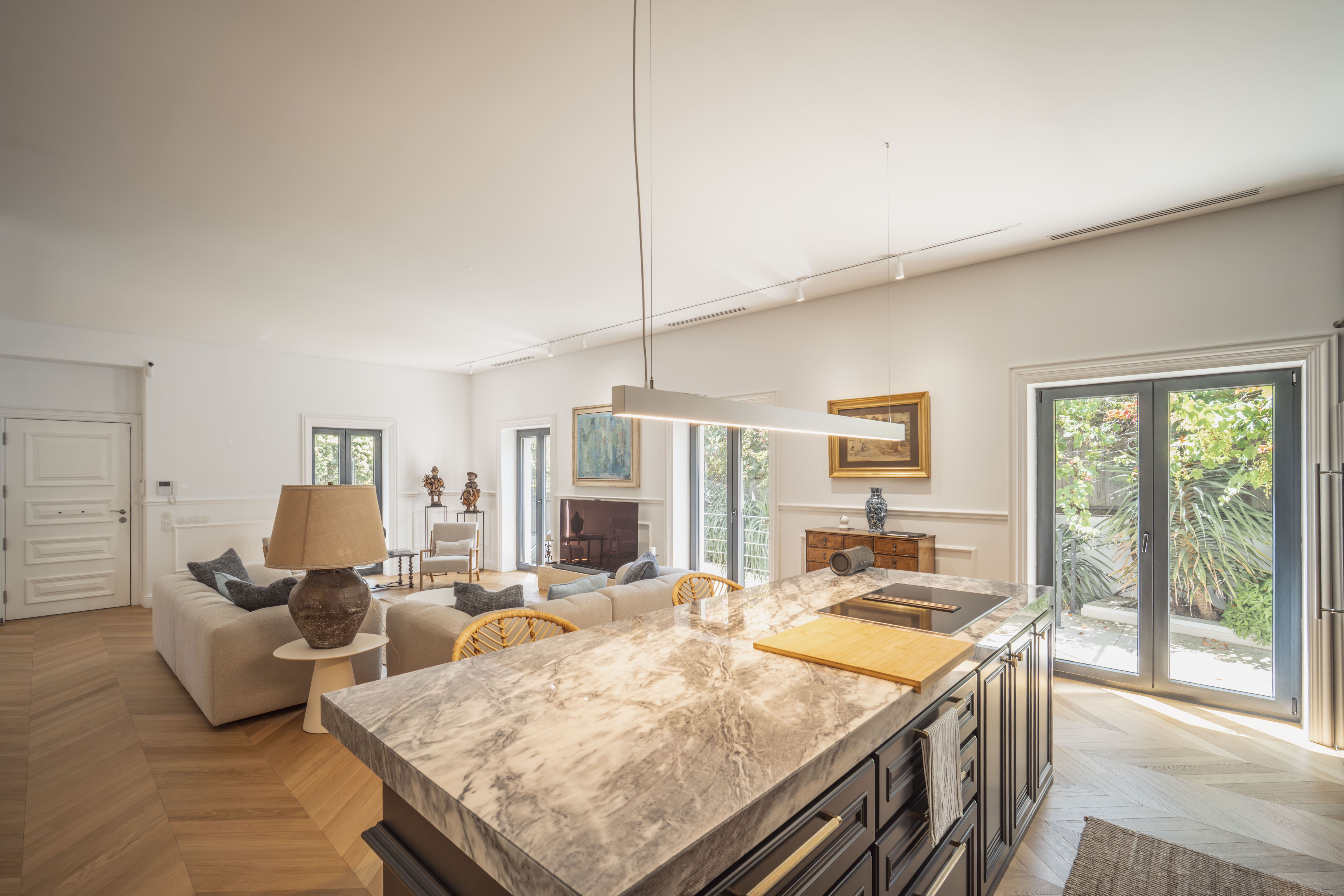 Contemporary Luxury in Estoril