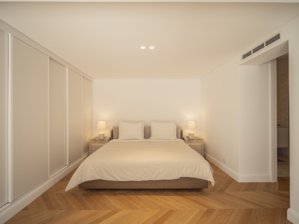 Contemporary Luxury in Estoril