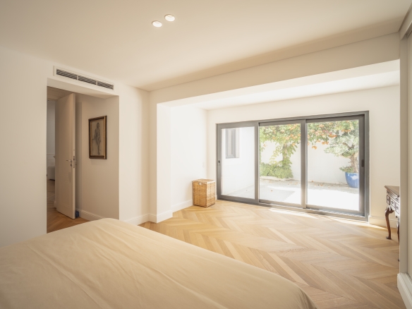 Contemporary Luxury in Estoril