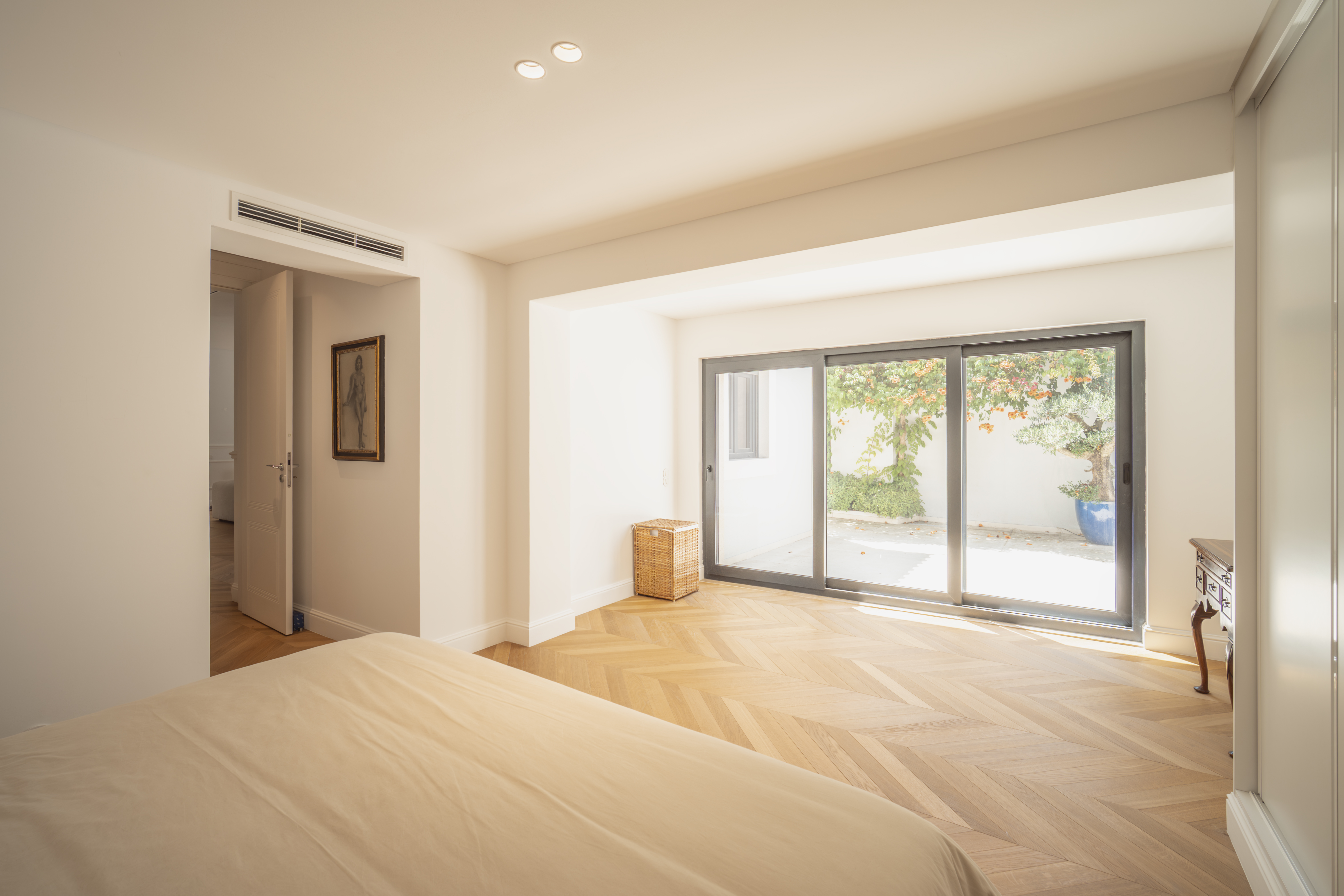 Contemporary Luxury in Estoril
