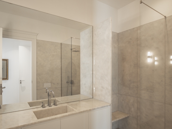 Contemporary Luxury in Estoril