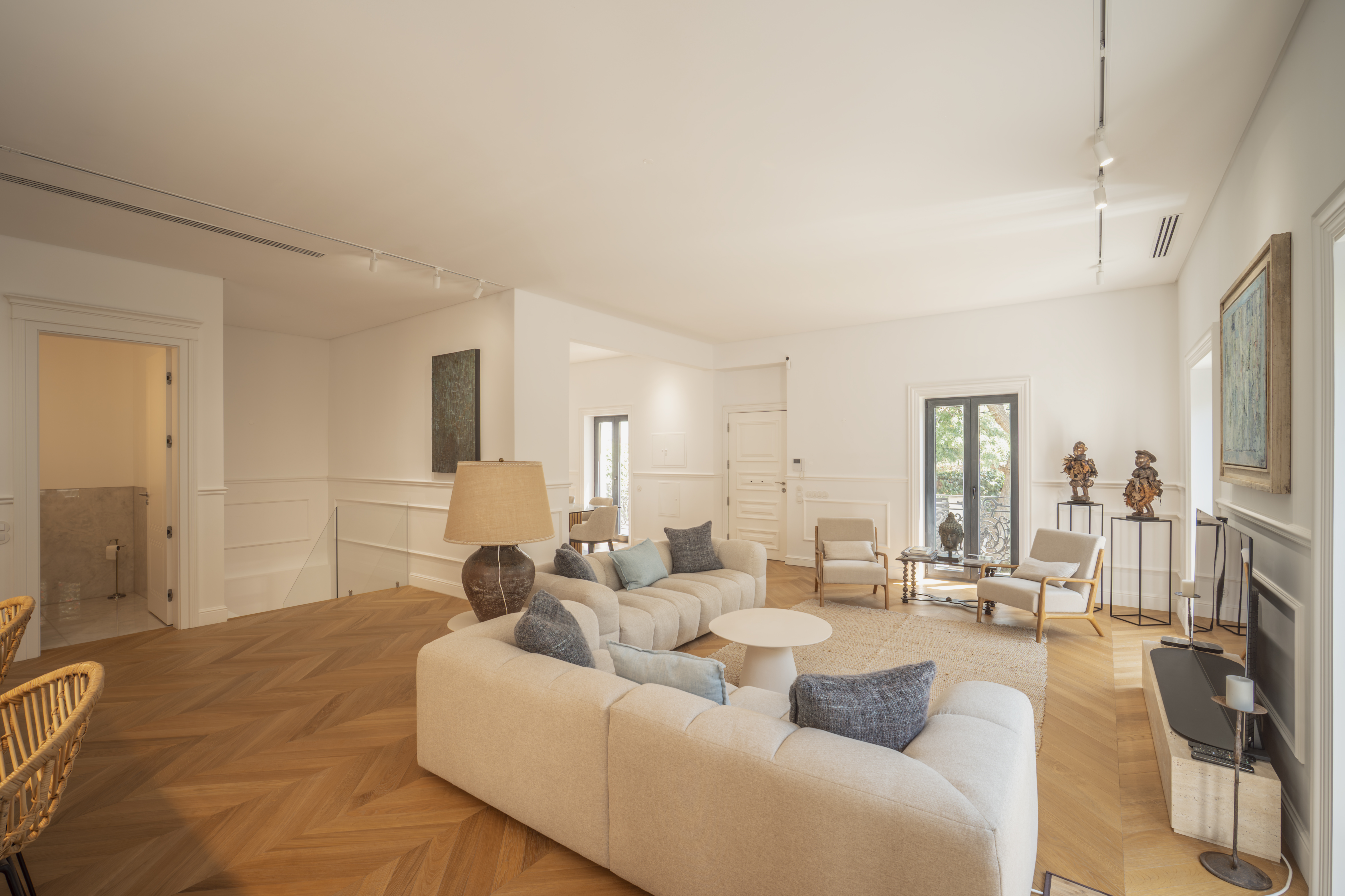 Contemporary Luxury in Estoril