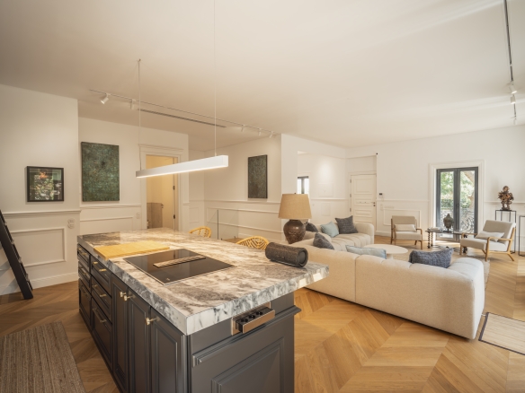 Contemporary Luxury in Estoril