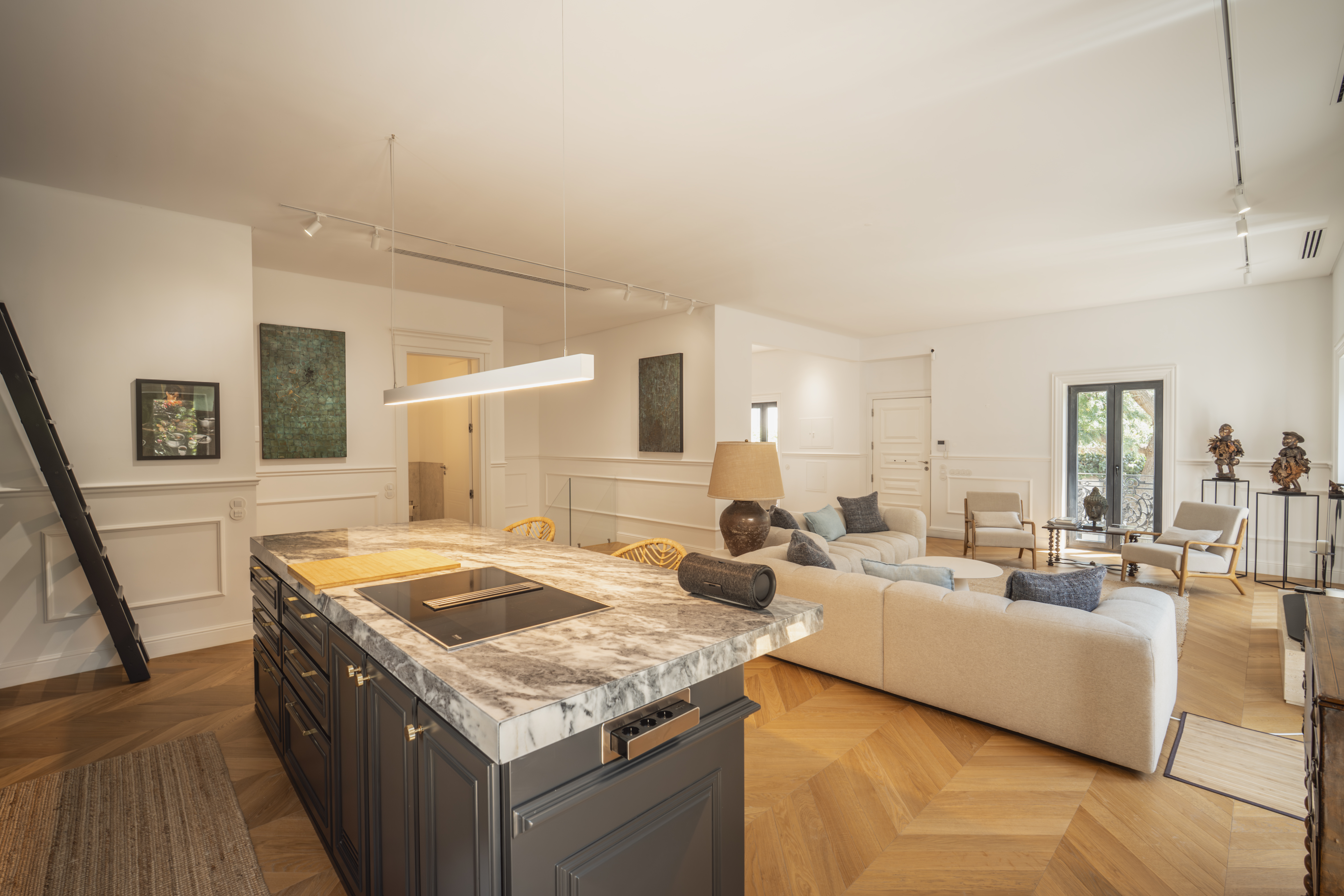 Contemporary Luxury in Estoril