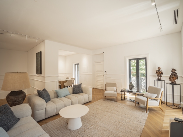 Contemporary Luxury in Estoril