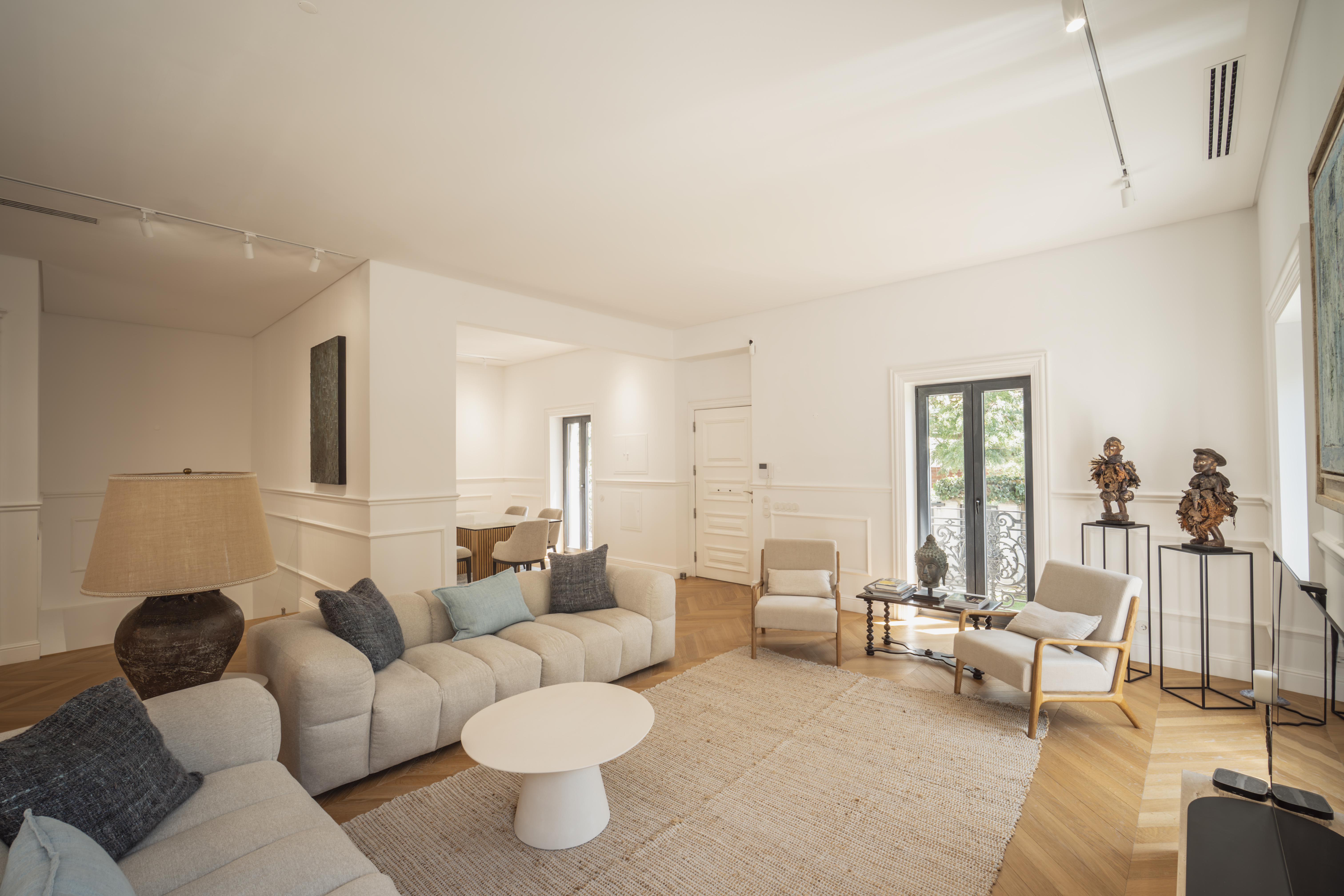 Contemporary Luxury in Estoril