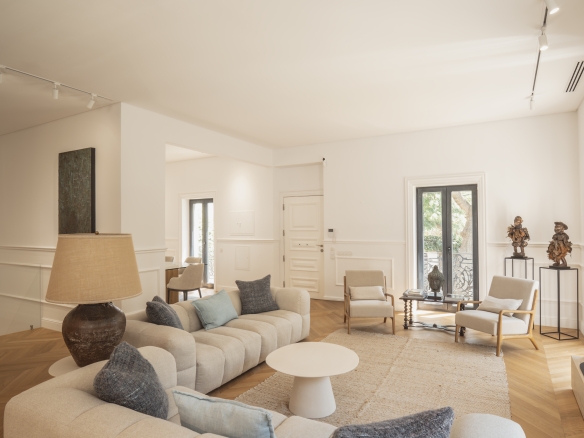 Contemporary Luxury in Estoril