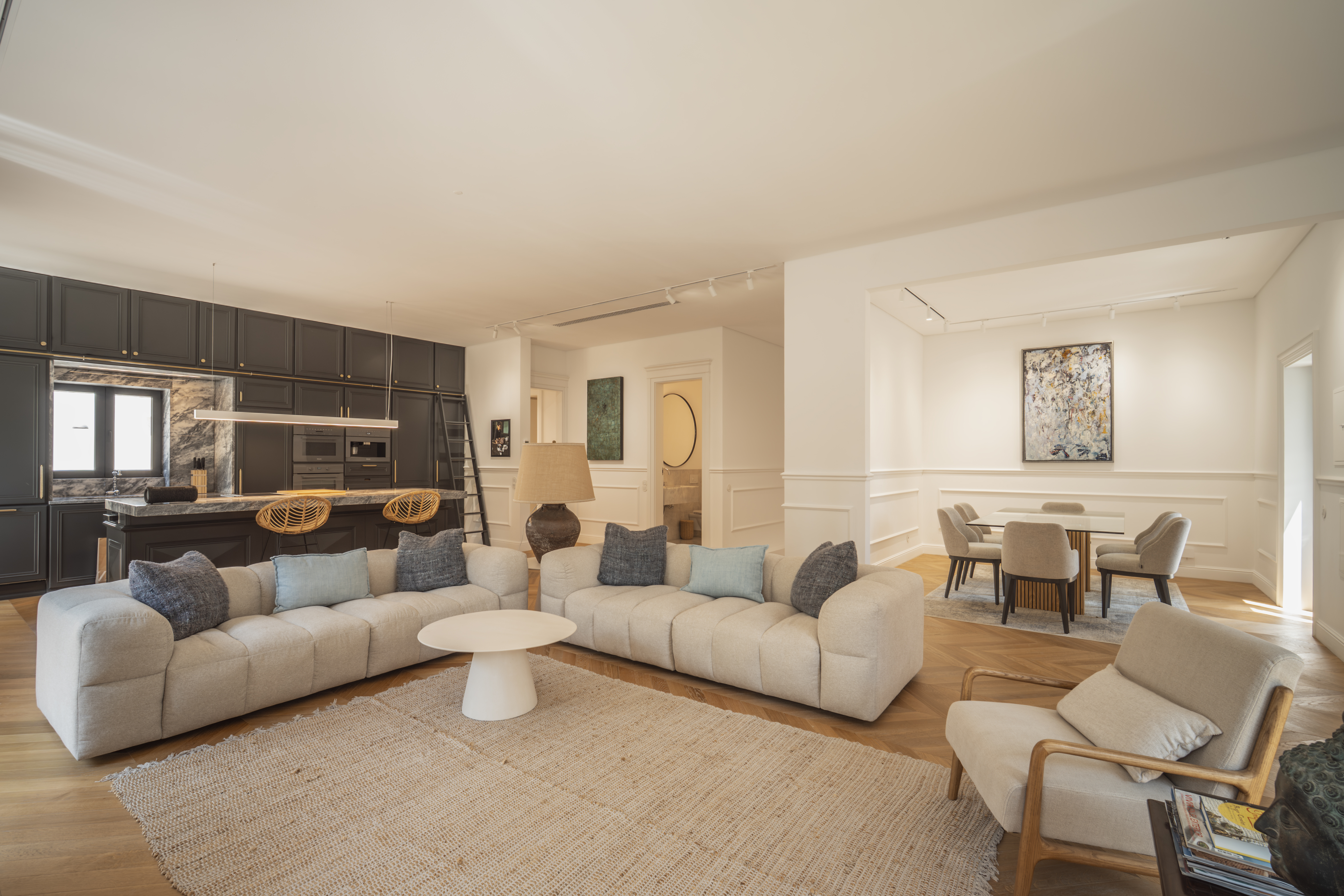 Contemporary Luxury in Estoril