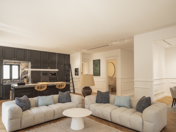 Contemporary Luxury in Estoril