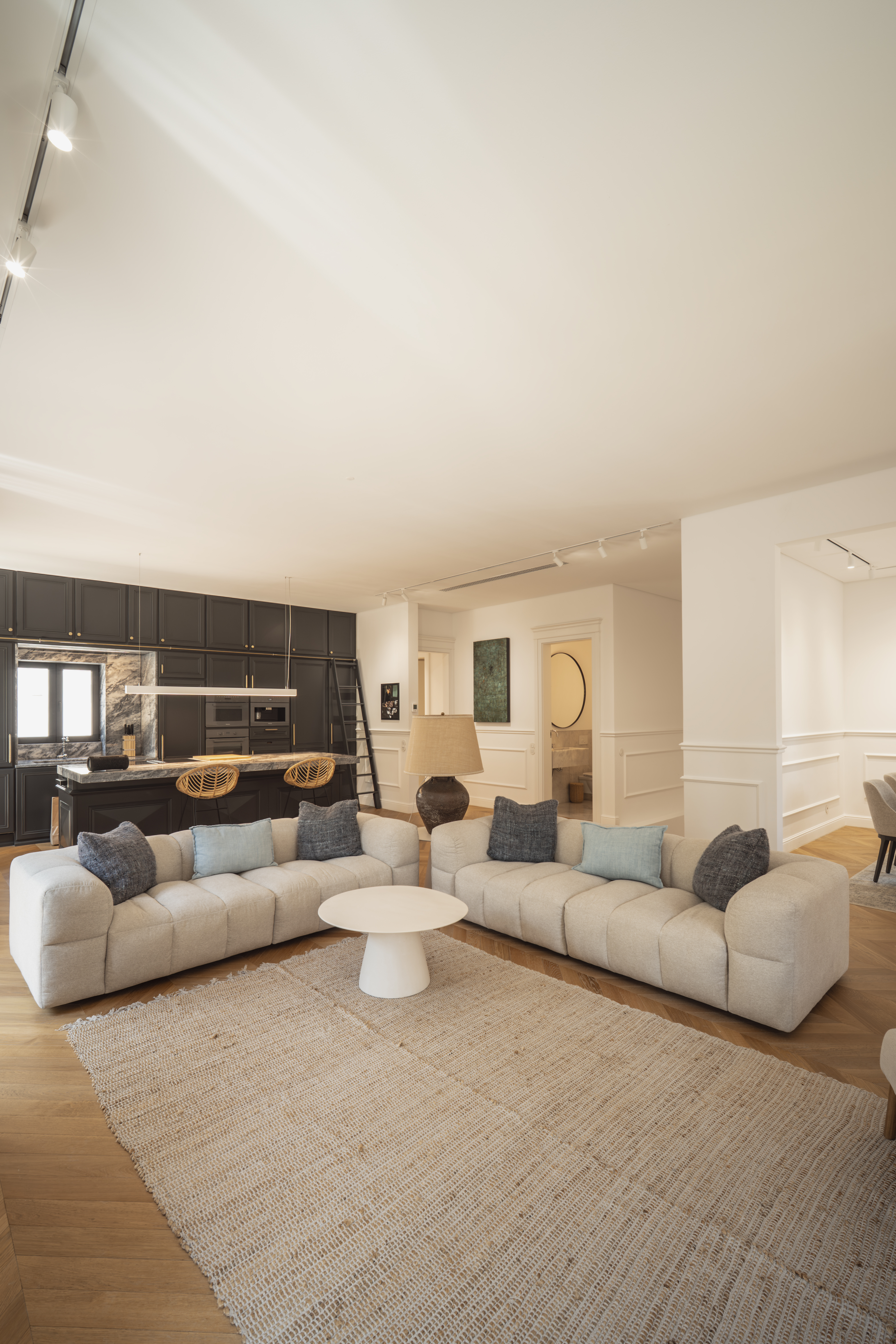 Contemporary Luxury in Estoril