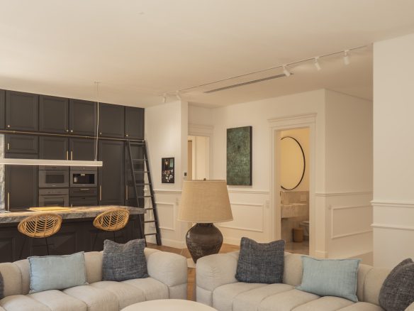 Contemporary Luxury in Estoril