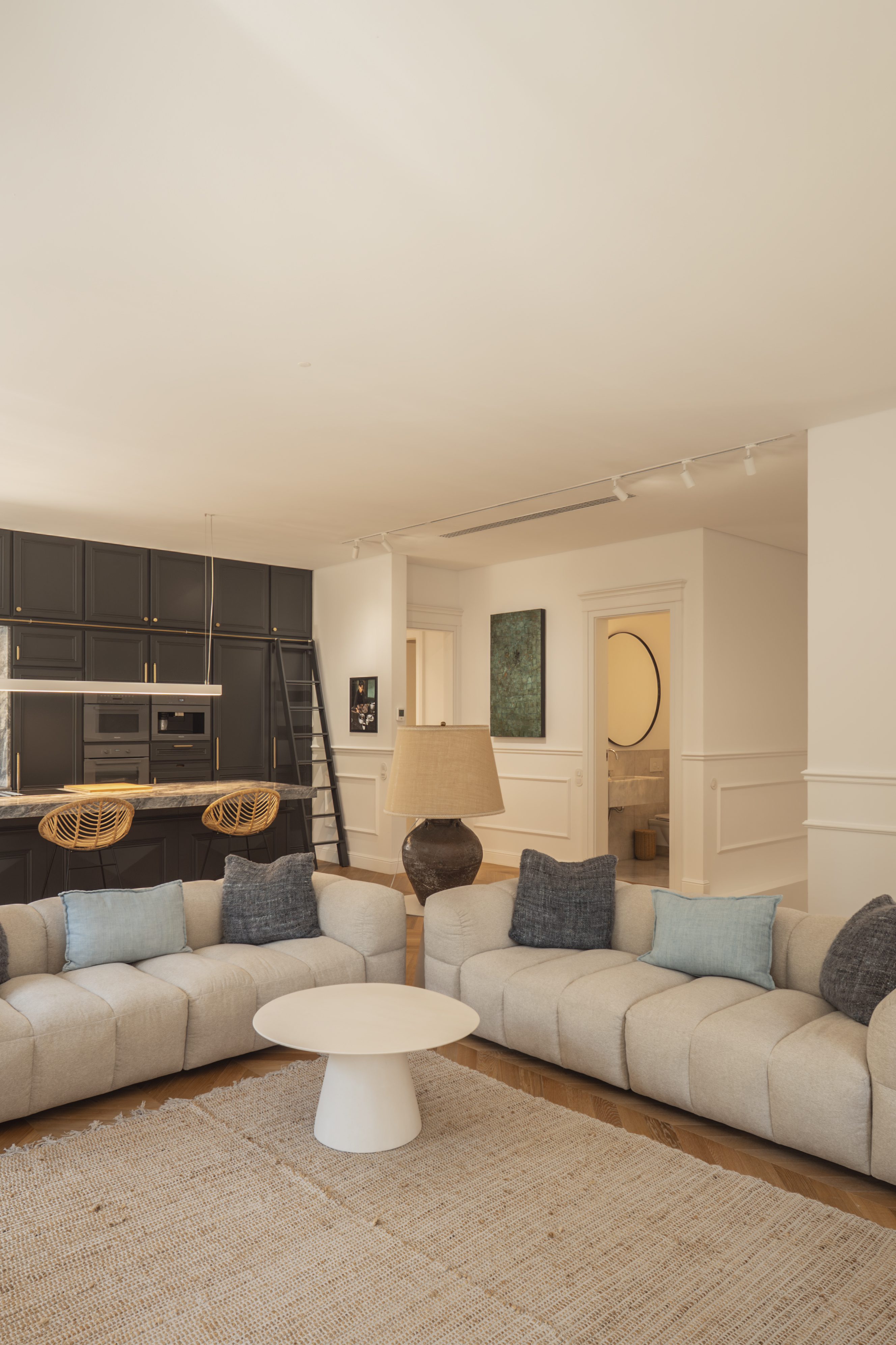 Contemporary Luxury in Estoril