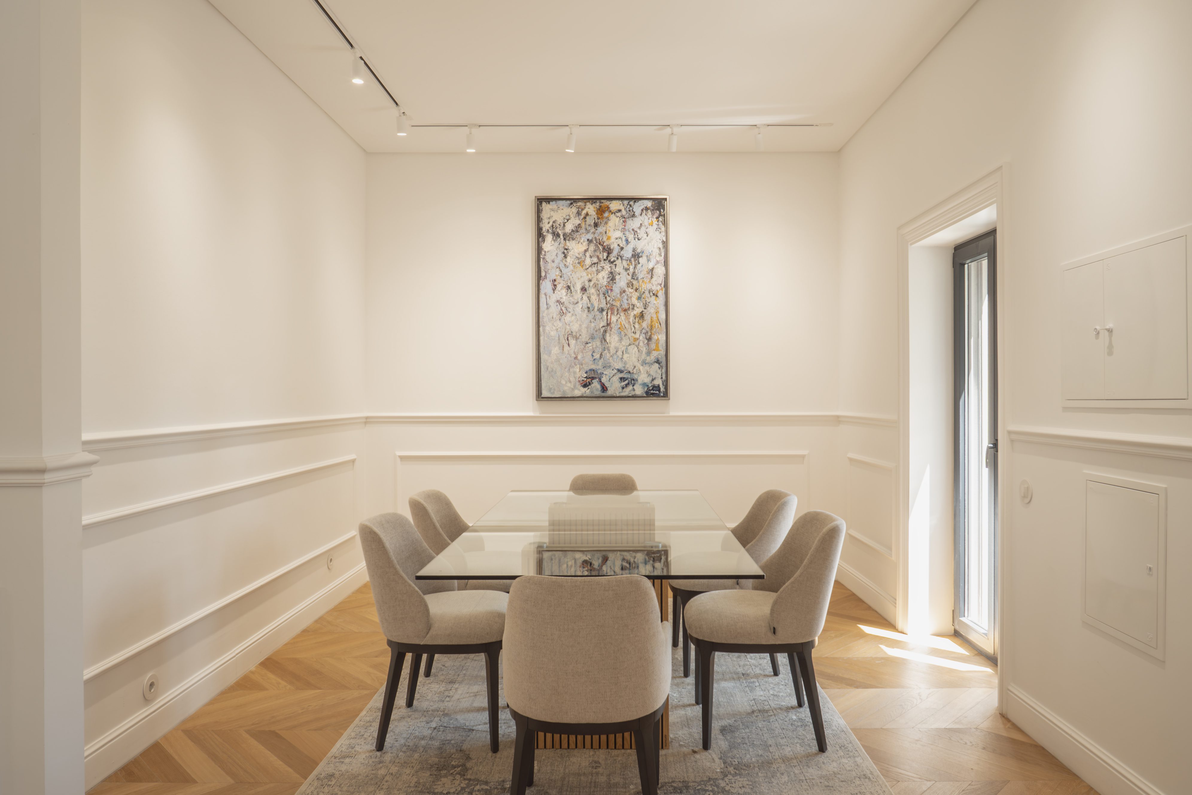 Contemporary Luxury in Estoril