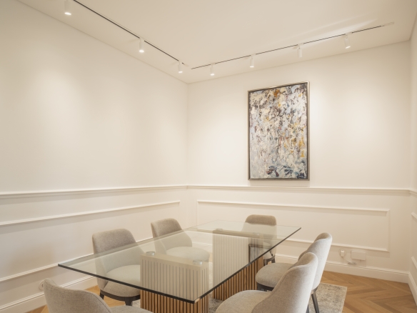 Contemporary Luxury in Estoril