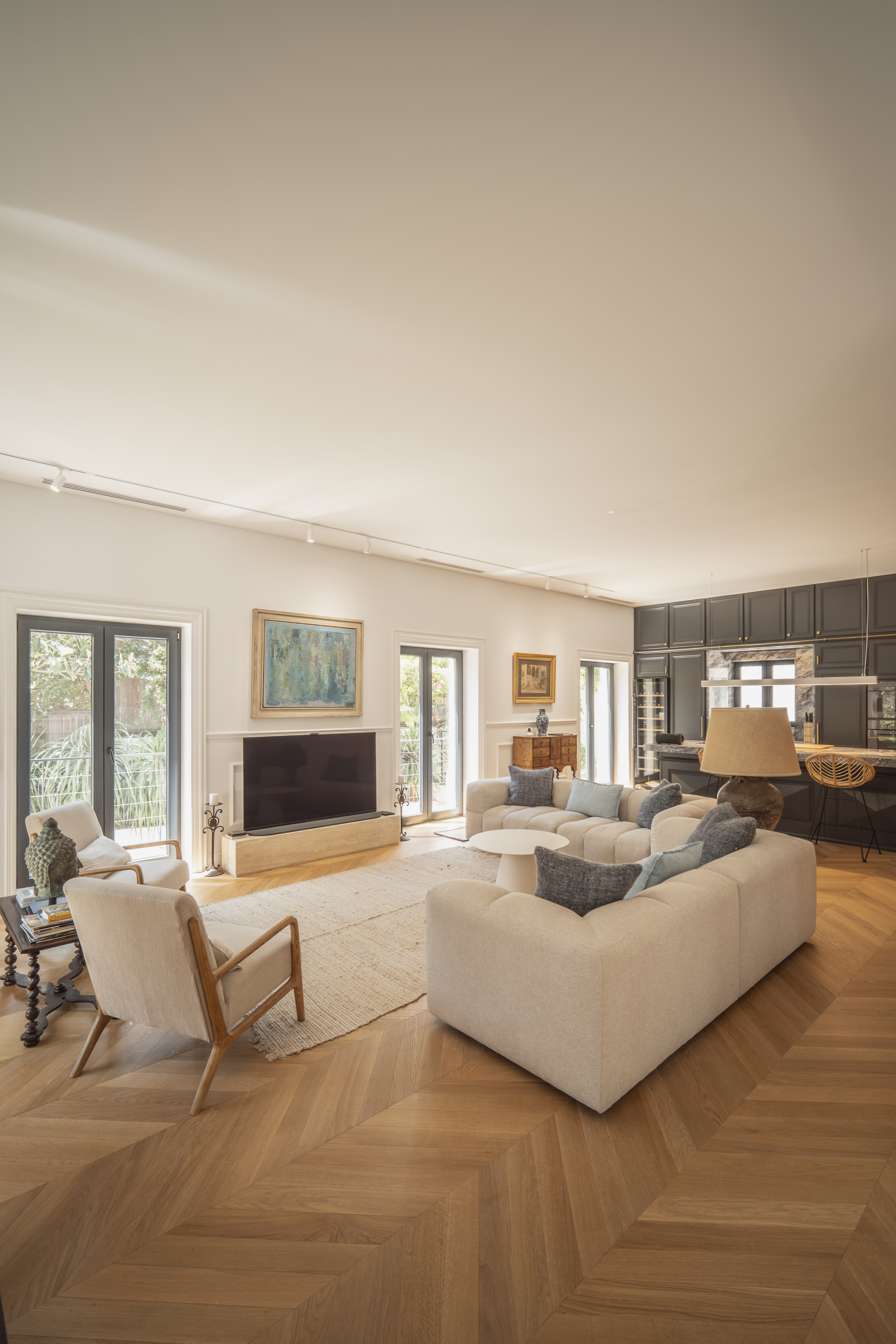 Contemporary Luxury in Estoril