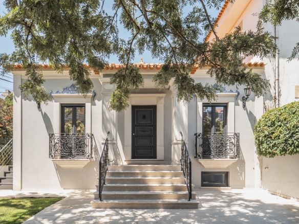 Contemporary Luxury in Estoril