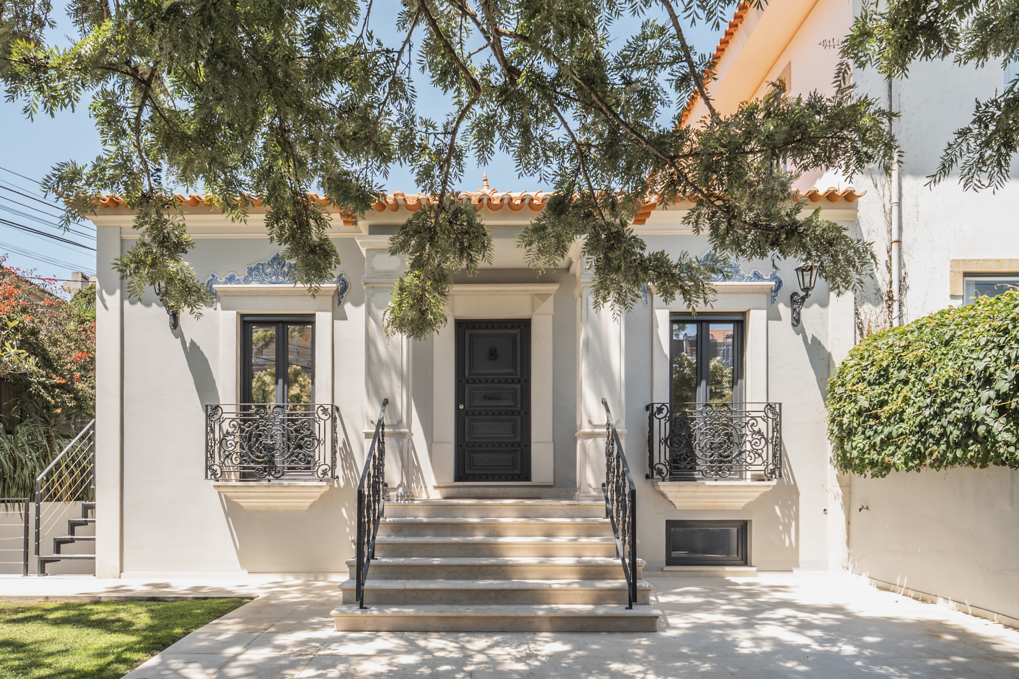 Contemporary Luxury in Estoril