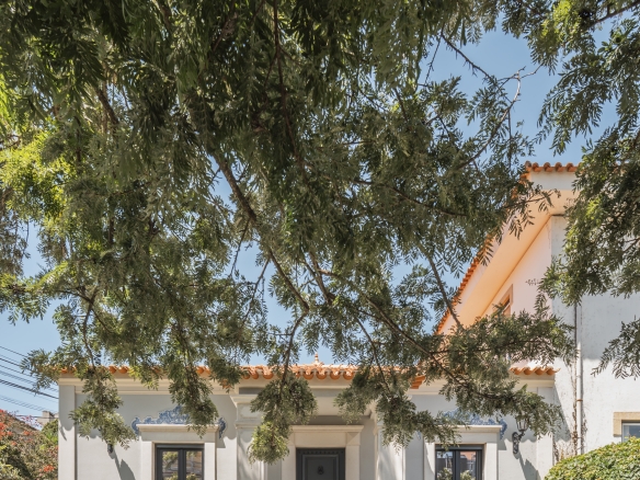 Contemporary Luxury in Estoril