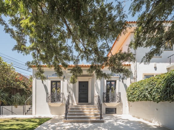 Contemporary Luxury in Estoril