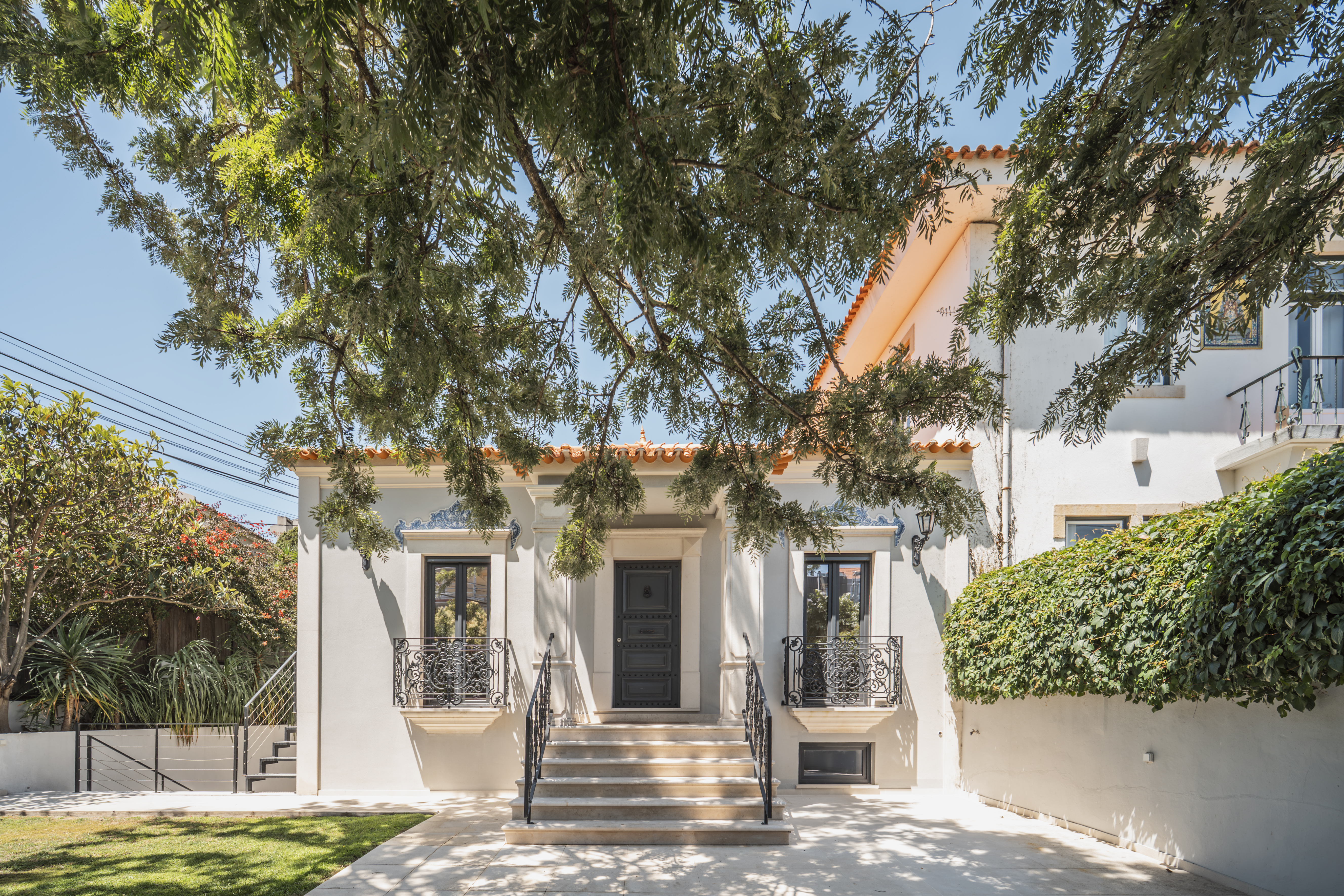 Contemporary Luxury in Estoril
