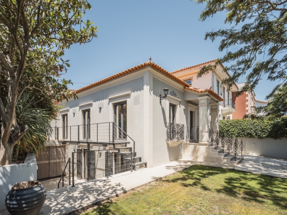 Contemporary Luxury in Estoril
