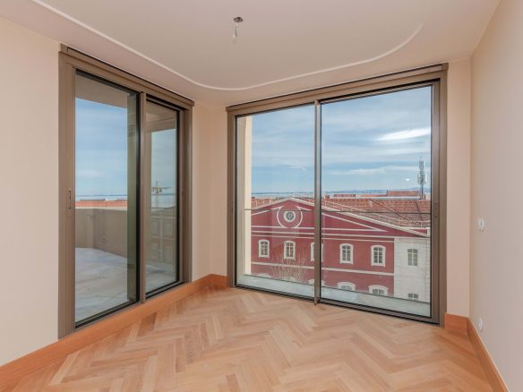 Charming Duplex over the Tagus river
