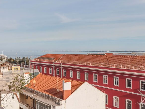 Charming Duplex over the Tagus river