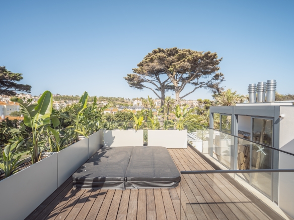 Oceanfront Duplex Penthouse in Estoril