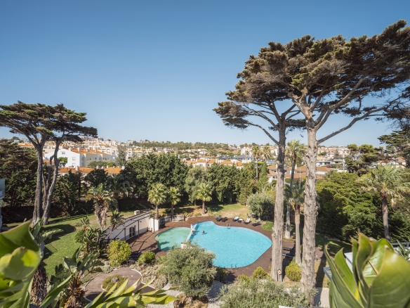 Oceanfront Duplex Penthouse in Estoril
