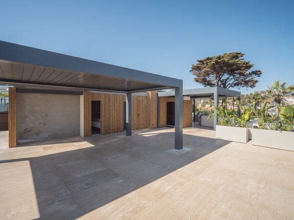 Oceanfront Duplex Penthouse in Estoril