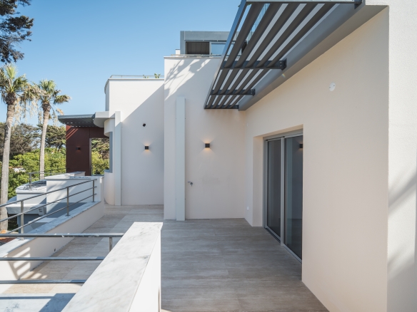 Oceanfront Duplex Penthouse in Estoril